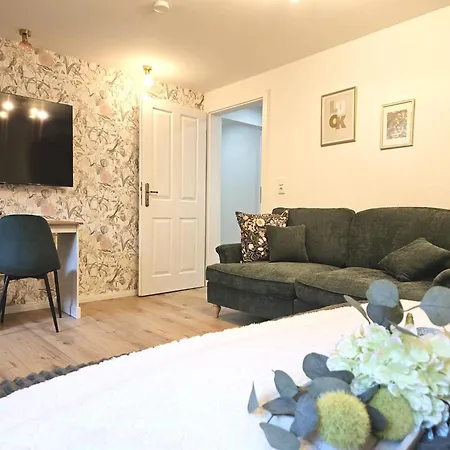 Am Teich, 7 Schlafzimmer, Meutere- Und Businesswohnung Mit Gemeinschaftsflur, Terrasse 펜션