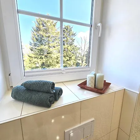 펜션 Am Teich, 7 Schlafzimmer, Meutere- Und Businesswohnung Mit Gemeinschaftsflur, Terrasse 잘츠기터