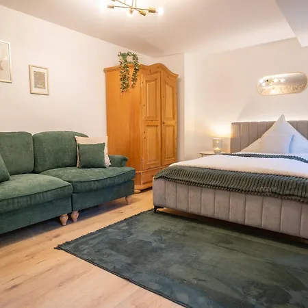 Am Teich, 7 Schlafzimmer, Meutere- Und Businesswohnung Mit Gemeinschaftsflur, Terrasse 펜션