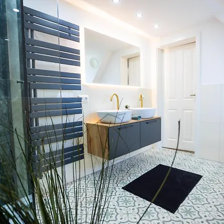 펜션 Am Teich, 7 Schlafzimmer, Meutere- Und Businesswohnung Mit Gemeinschaftsflur, Terrasse