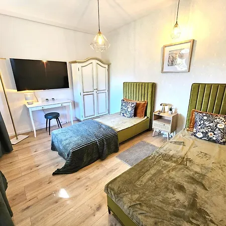Am Teich, 7 Schlafzimmer, Meutere- Und Businesswohnung Mit Gemeinschaftsflur, Terrasse *