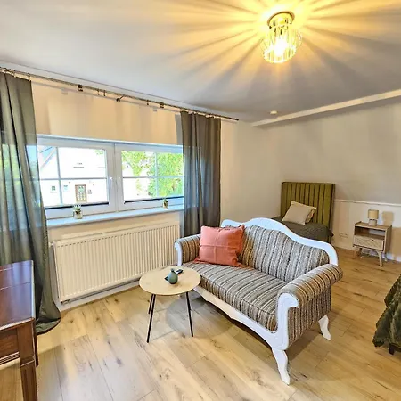 펜션 Am Teich, 7 Schlafzimmer, Meutere- Und Businesswohnung Mit Gemeinschaftsflur, Terrasse 잘츠기터